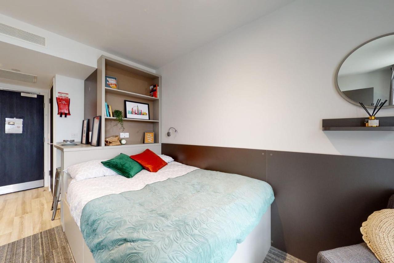 Chapter Ealing: Studio Apartments with Tube Station Access London Exterior photo