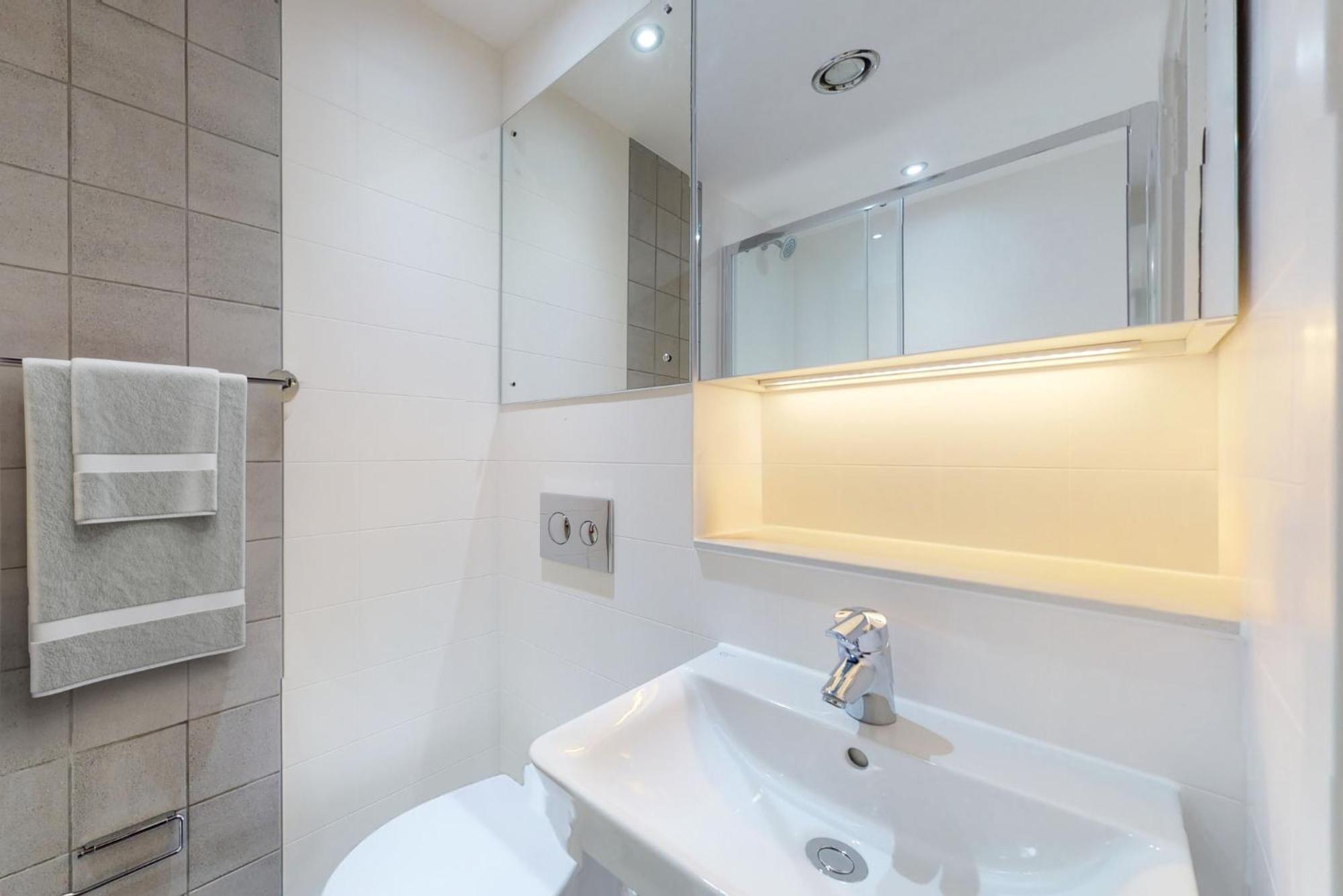 Chapter Ealing: Studio Apartments with Tube Station Access London Exterior photo