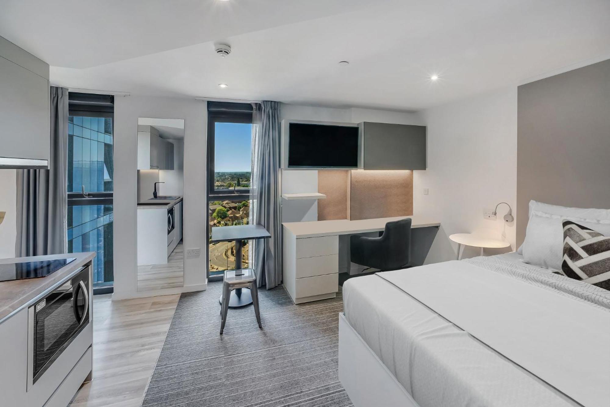 Chapter Ealing: Studio Apartments with Tube Station Access London Exterior photo